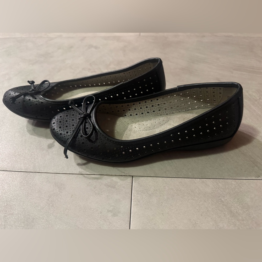 Women’s Black Flats